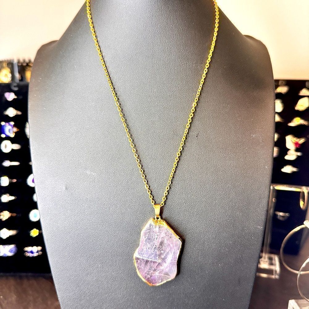 SALE! Genuine quartz slice in‎ gold tone statement necklace!